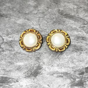 Vintage 1980s Gold-Tone & Faux Pearl Button Flower-Shaped Clip-On Earrings
